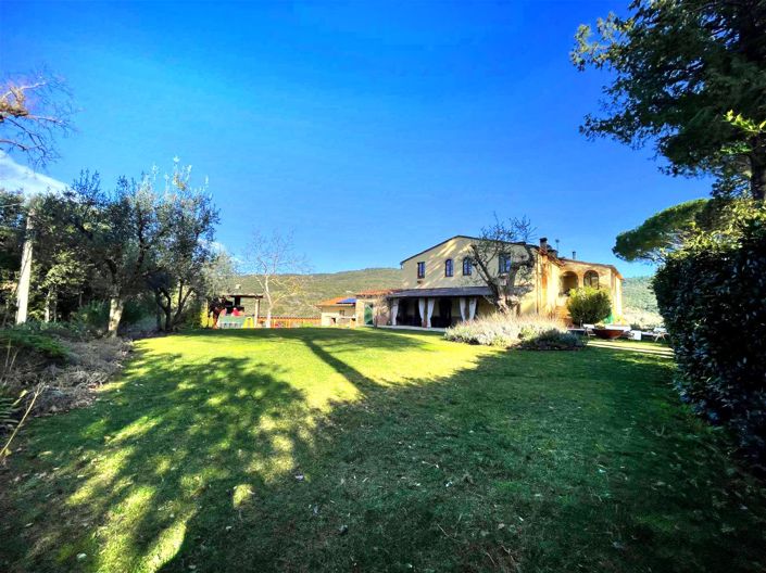 Image No.12-10 Bed House for sale