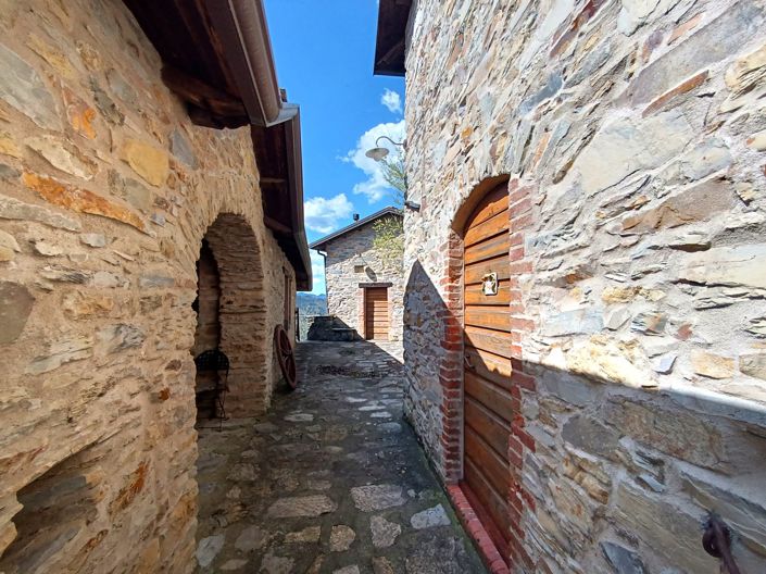 Image No.13-6 Bed Country House for sale