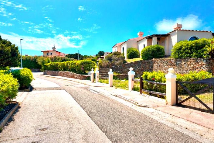 Image No.2-4 Bed House for sale