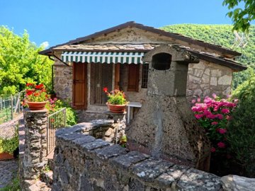 vendita-propriet-semi-indipendente-lucca-rif-