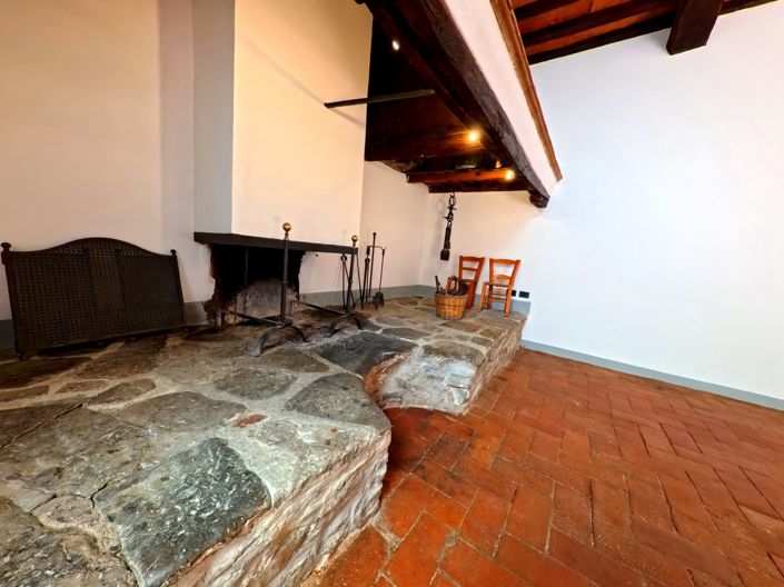 Image No.12-2 Bed House for sale