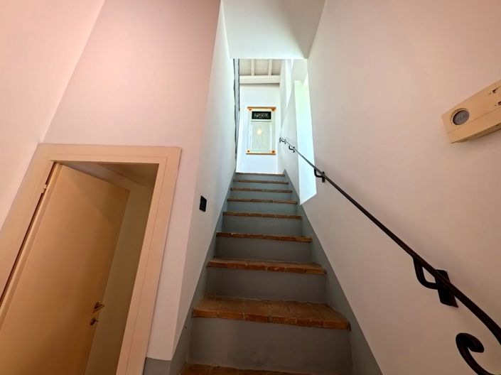 Image No.17-2 Bed House for sale