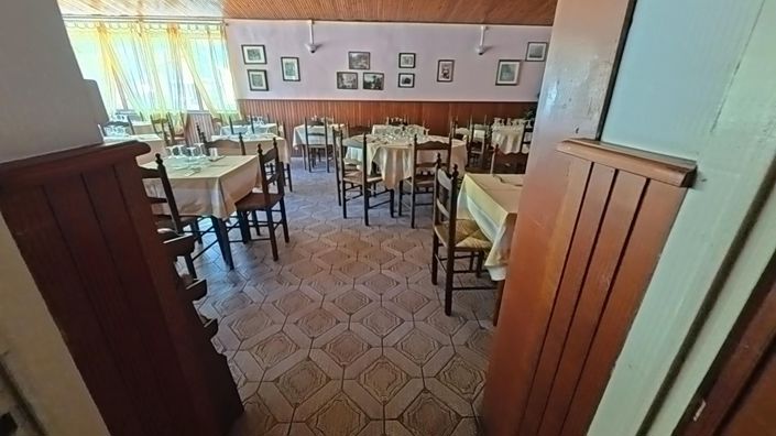 Image No.25-19 Bed Hotel for sale