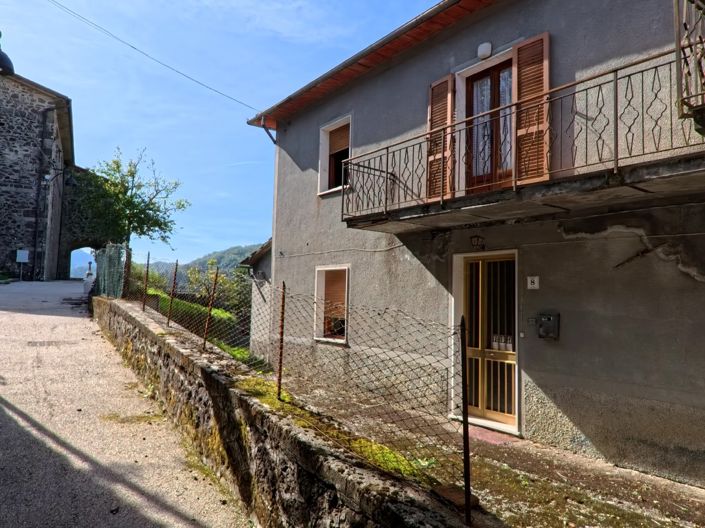 Image No.5-Maison de campagne de 4 chambres à vendre à Minucciano