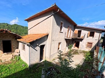 vendita-gruppo-di-fabbricati-lucca-rif-grf-18