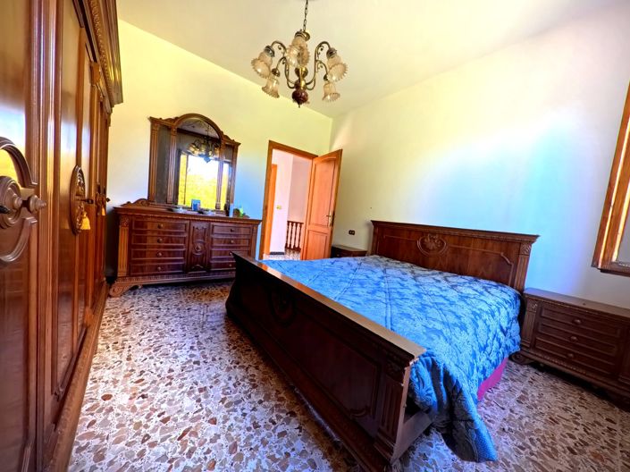 Image No.22-2 Bed House for sale