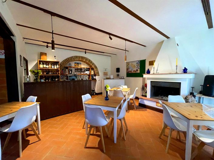 Image No.28-10 Bed House for sale