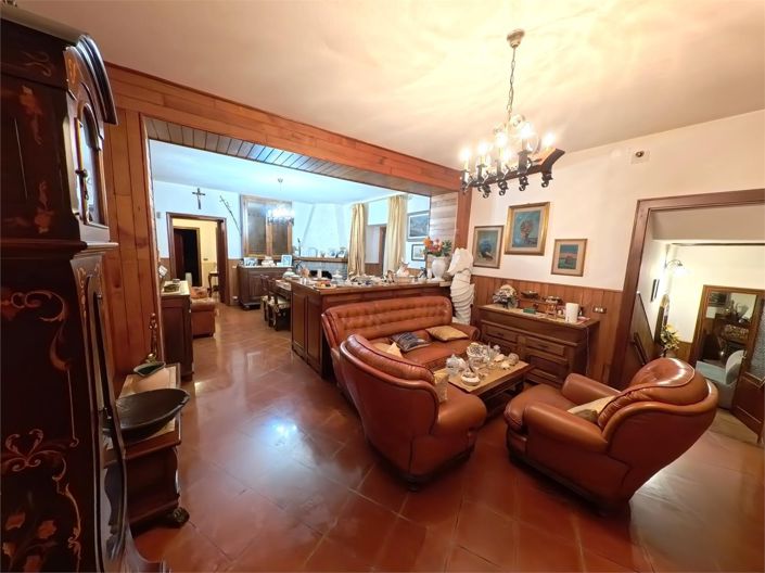 Image No.12-4 Bed House for sale