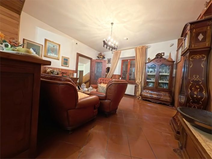 Image No.13-4 Bed House for sale