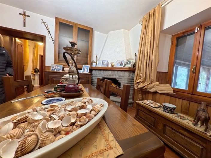 Image No.17-4 Bed House for sale