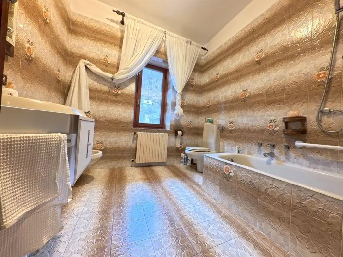 Image No.22-4 Bed House for sale