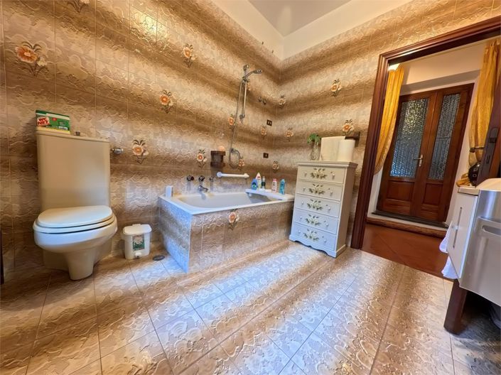 Image No.23-4 Bed House for sale