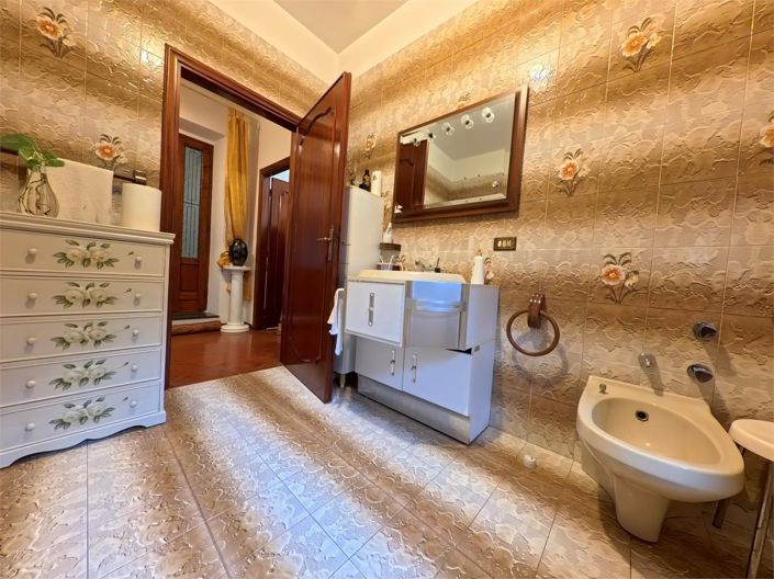 Image No.24-4 Bed House for sale