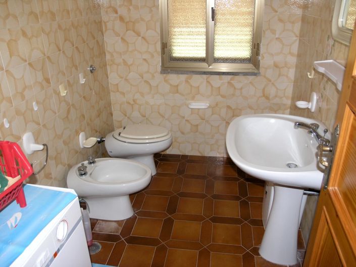 Image No.24-6 Bed House for sale