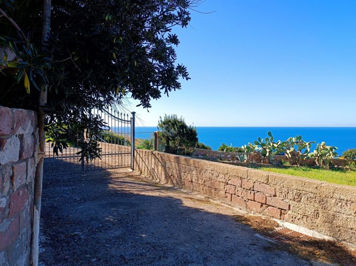 Image No.6-6 Bed House for sale