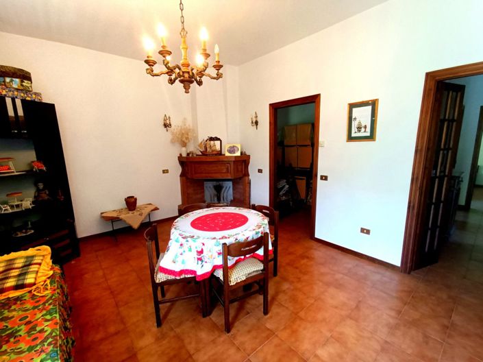 Image No.25-4 Bed House for sale