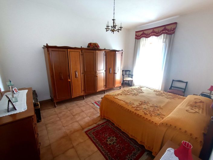 Image No.28-4 Bed House for sale