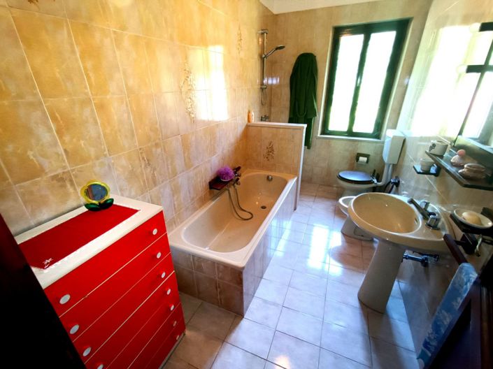 Image No.29-4 Bed House for sale