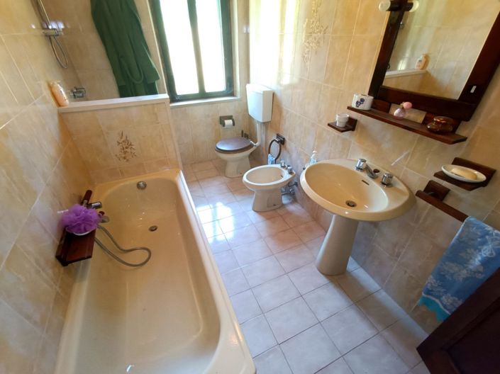 Image No.30-4 Bed House for sale