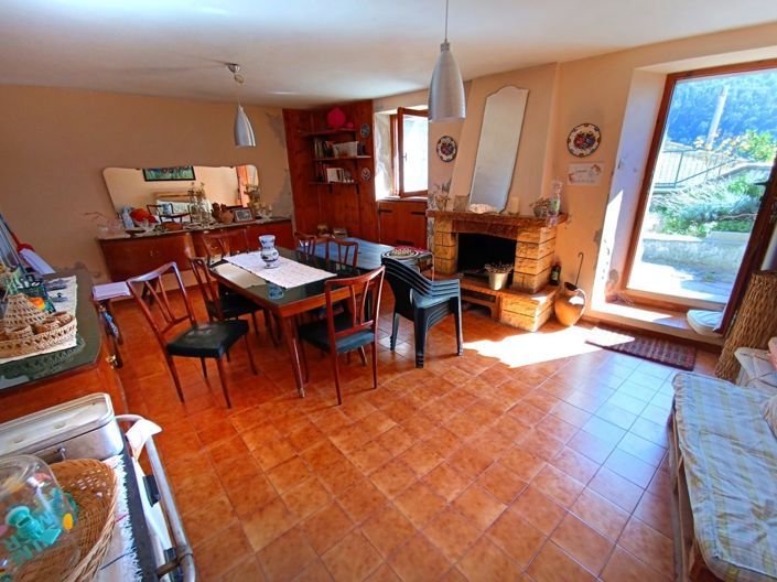 Image No.20-6 Bed House for sale