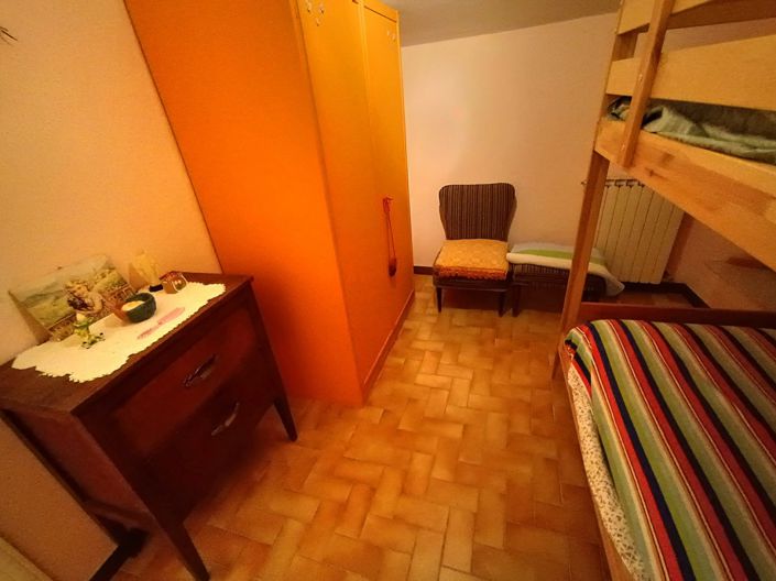 Image No.27-6 Bed House for sale