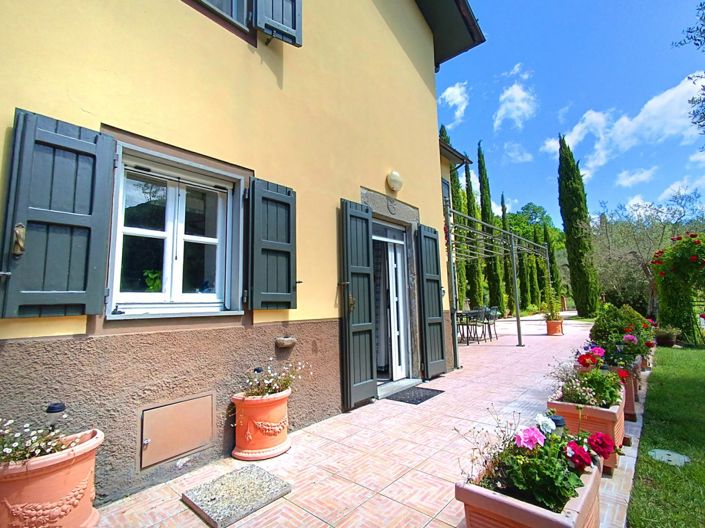 Image No.10-3 Bed House for sale