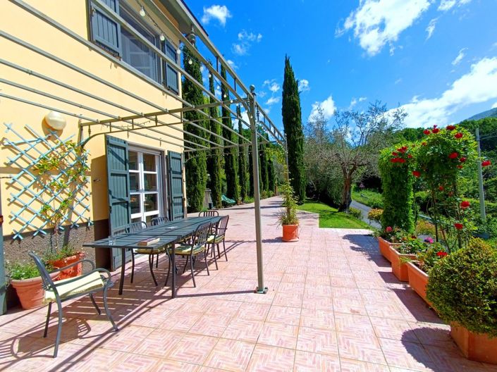 Image No.11-3 Bed House for sale