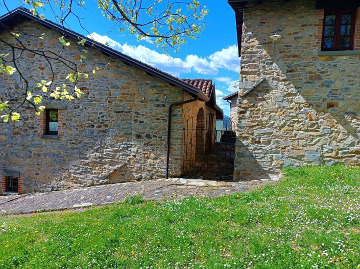 Image No.12-6 Bed Country House for sale