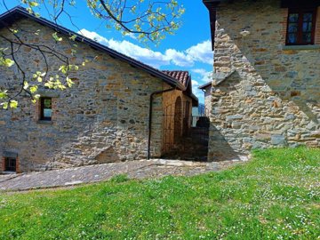 vendita-gruppo-di-fabbricati-massa-carrara-ri