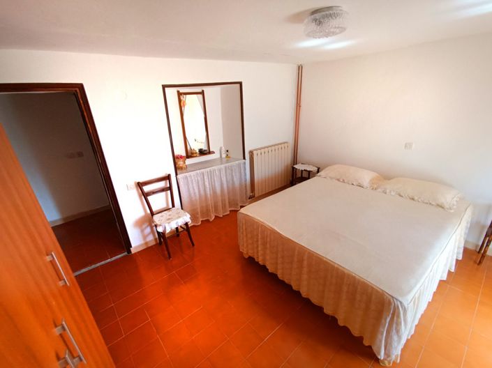 Image No.24-5 Bed House for sale