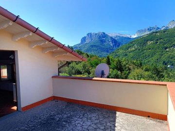 d1728040520250903551