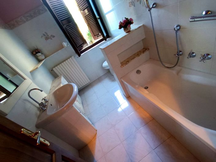 Image No.21-4 Bed House for sale