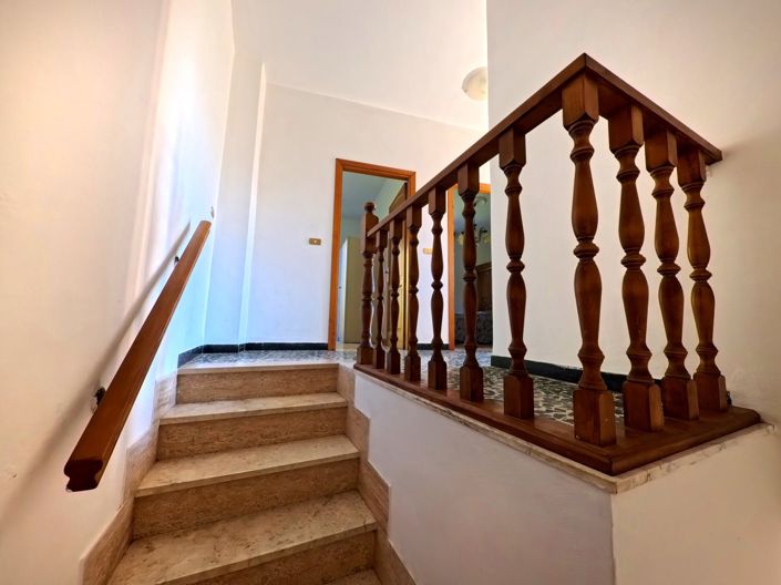 Image No.15-2 Bed House for sale