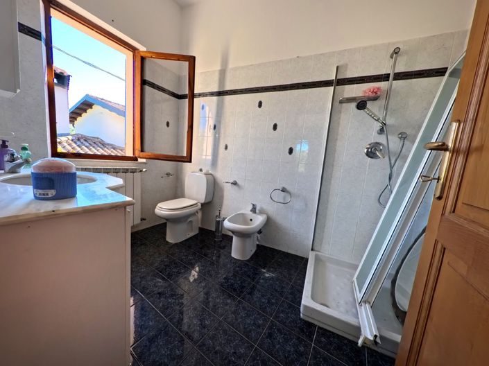 Image No.26-2 Bed House for sale