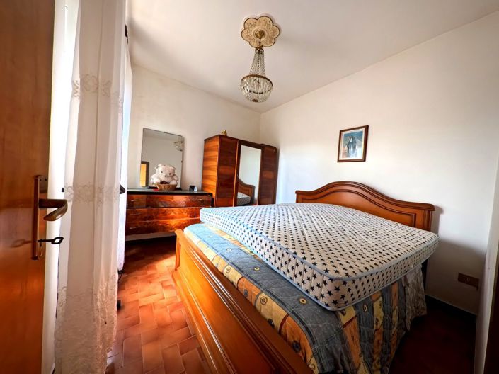 Image No.12-2 Bed House for sale