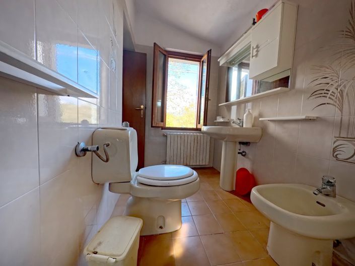 Image No.17-2 Bed House for sale