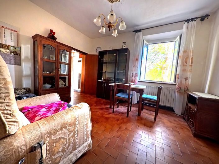 Image No.8-2 Bed House for sale