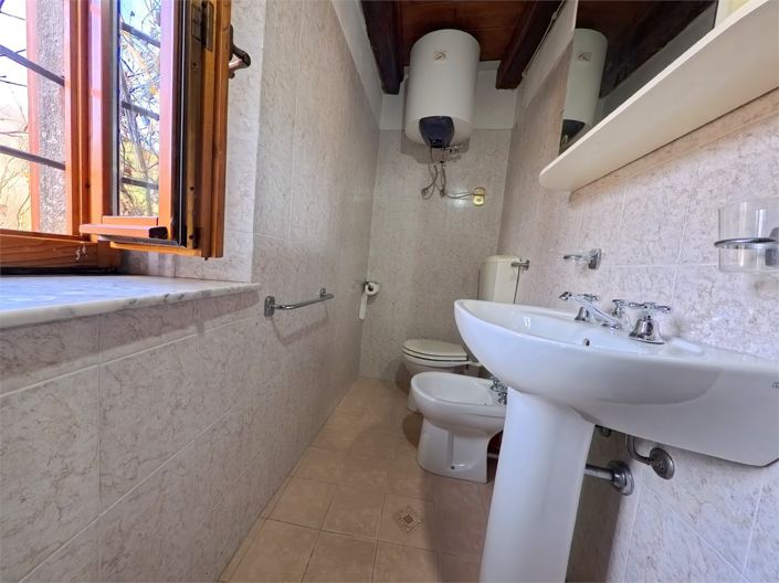 Image No.12-2 Bed House for sale