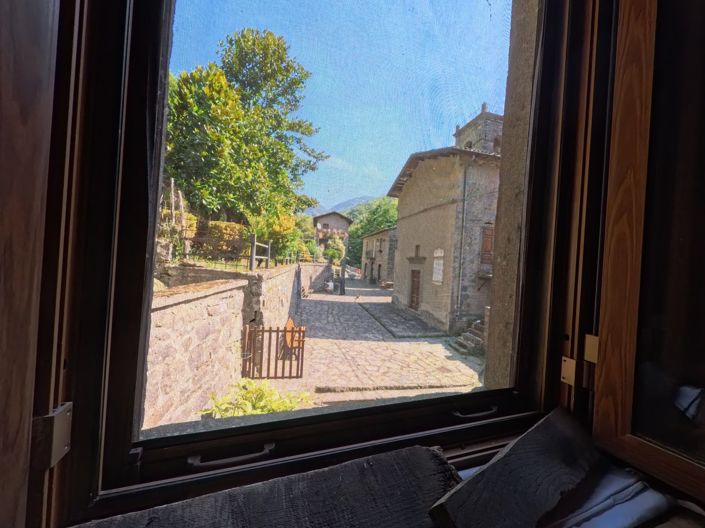 Image No.19-5 Bed House for sale