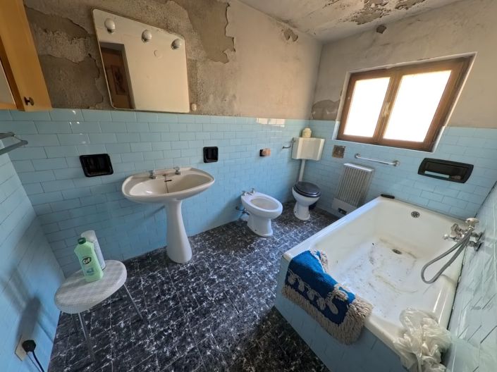 Image No.24-5 Bed House for sale