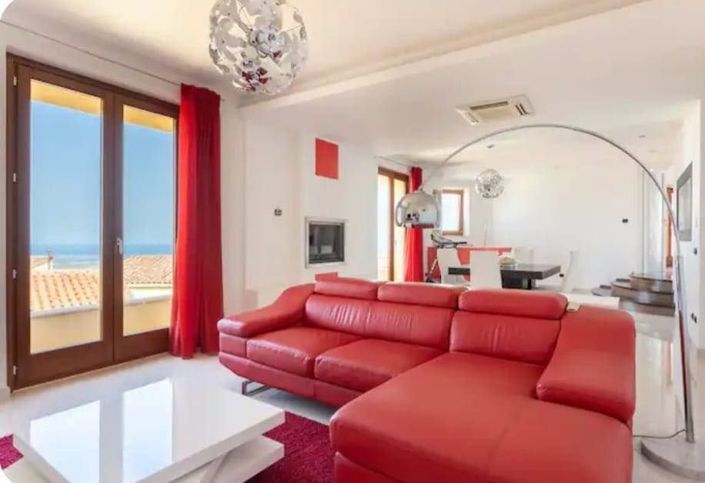 Image No.17-3 Bed House for sale