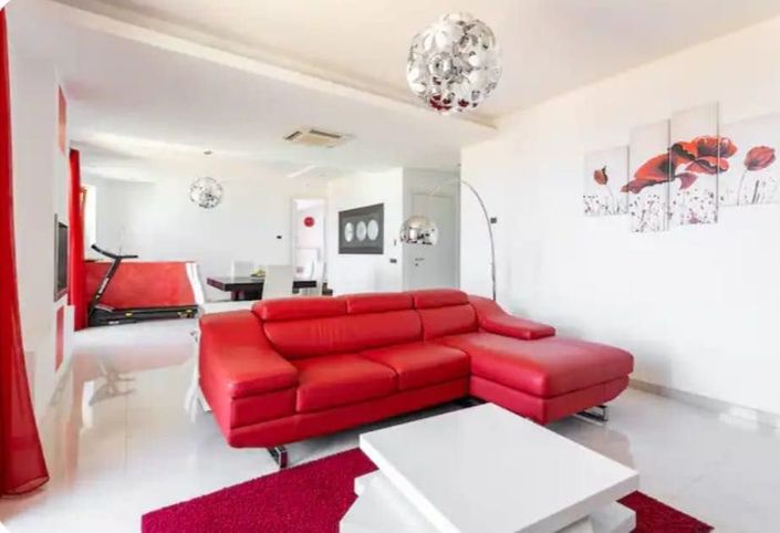 Image No.9-3 Bed House for sale