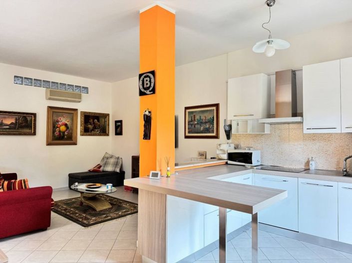 Image No.9-4 Bed House for sale