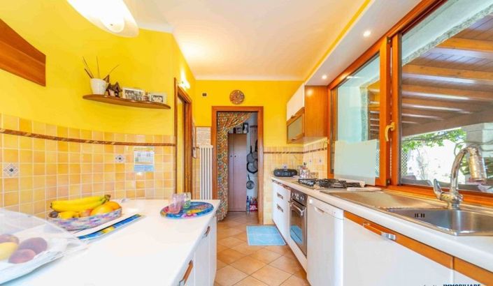 Image No.21-10 Bed House for sale