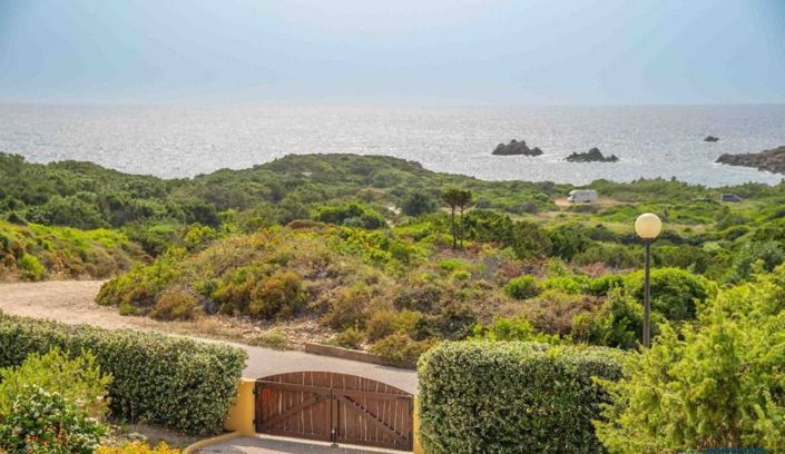 Image No.6-10 Bed House for sale