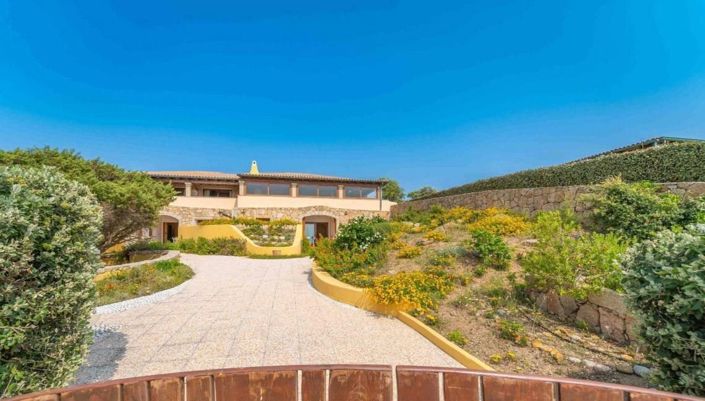 Image No.7-10 Bed House for sale