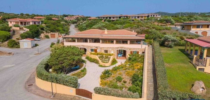 Image No.8-10 Bed House for sale