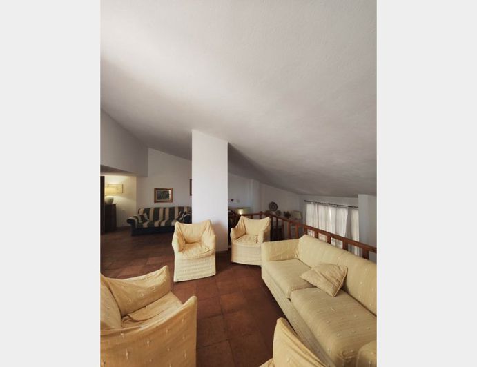 Image No.9-5 Bed House for sale