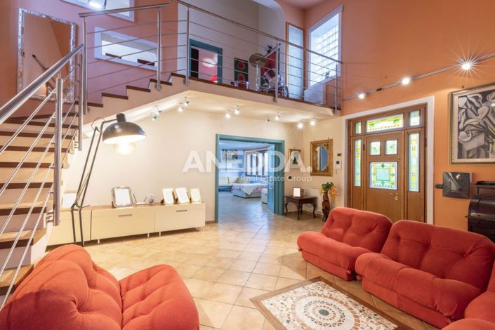 Image No.20-4 Bed House for sale