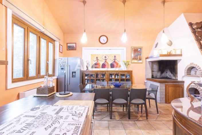 Image No.29-4 Bed House for sale